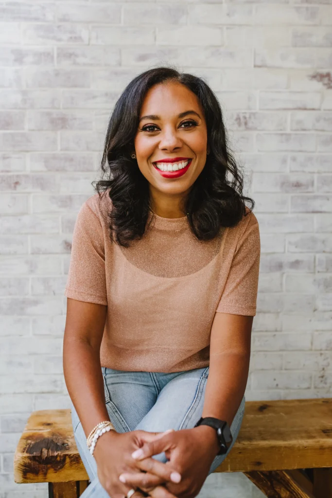 a smiling image of Vanessa Rissetto